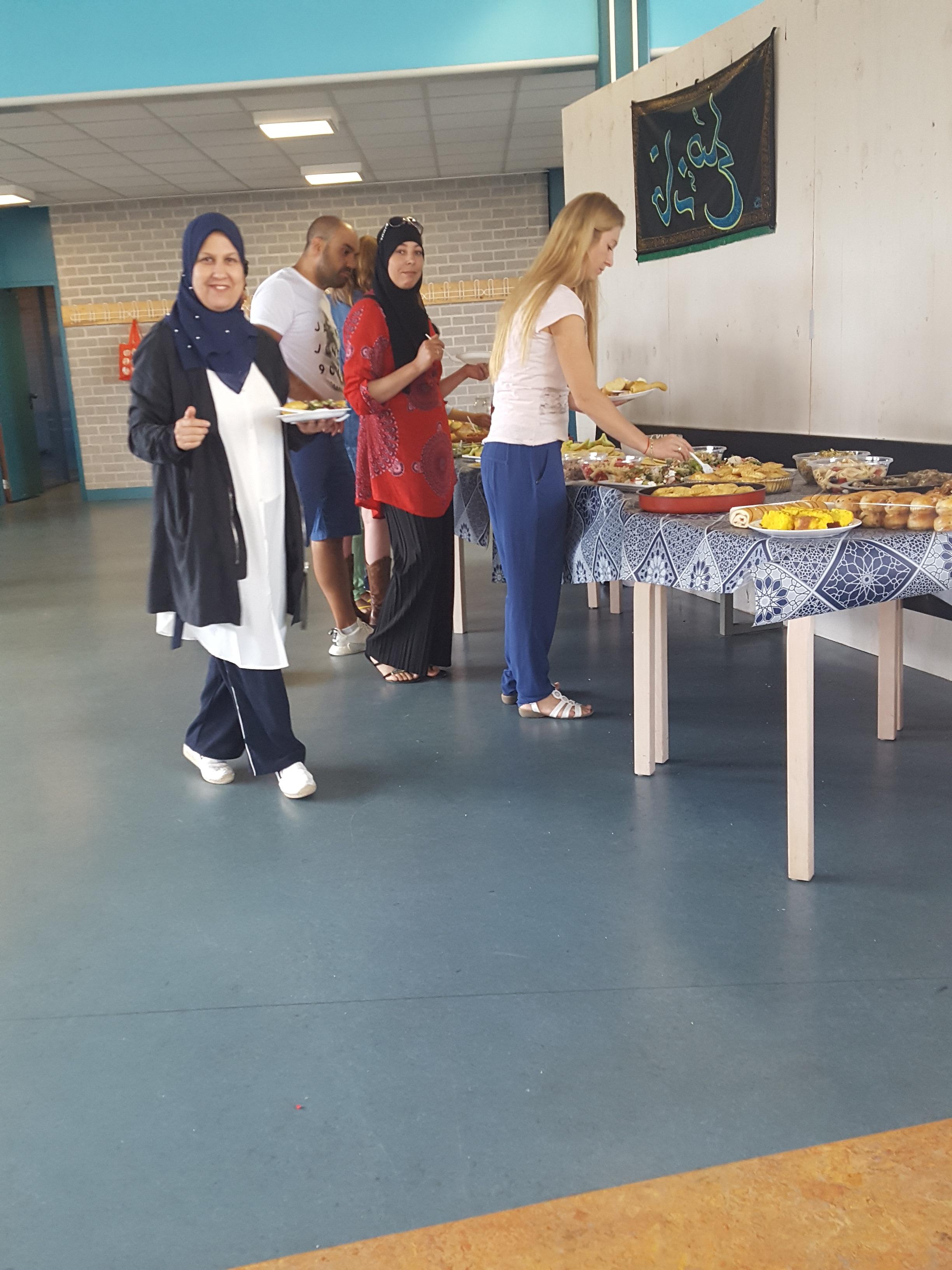 Viering_suikerfeest_PAIR_en_Huis_van_Vrede_juni_2017_kopie_kopie.jpg Viering_suikerfeest_PAIR_en_Huis_van_Vrede_juni_2017_kopie_kopie.jpg